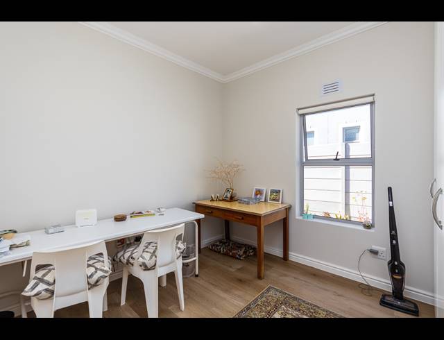 4 BEDROOM FREESTANDING TO LET IN SUNNINGDALE